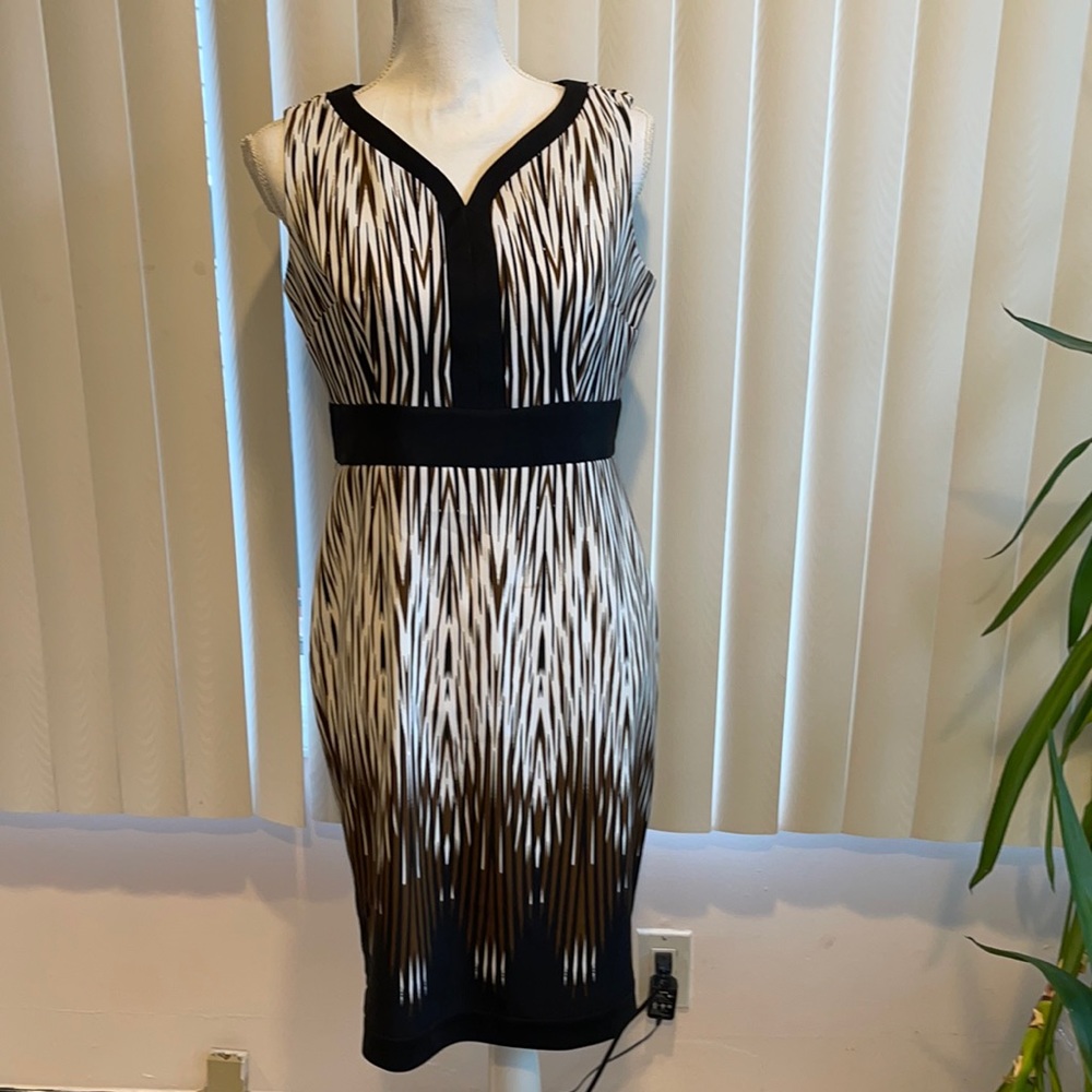 NWOT LONDON TIMES SLEEVELESS SHEATH DRESS.